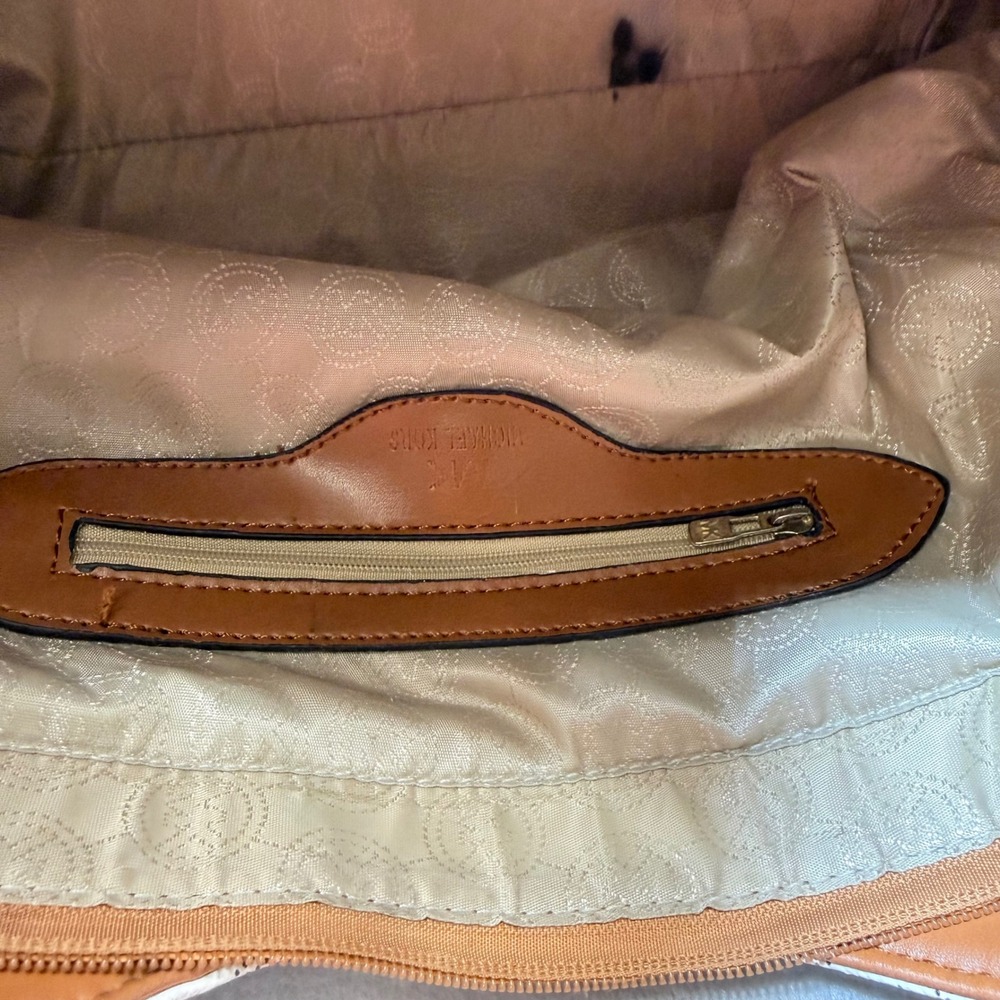 Michael Kors MK Signature Satchel – White/Vanilla‎ Logo, Top-Handle Tote Purse - Picture 8 of 13